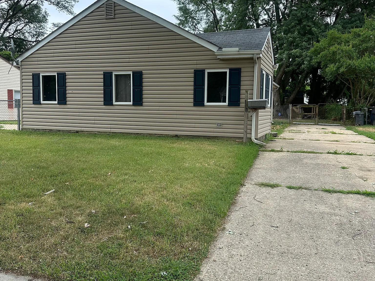 3 bed, 1112 sqft, $1,900 — Photo 1