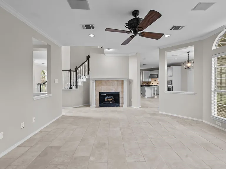 2421 Kittyhawk Dr — Photo 3