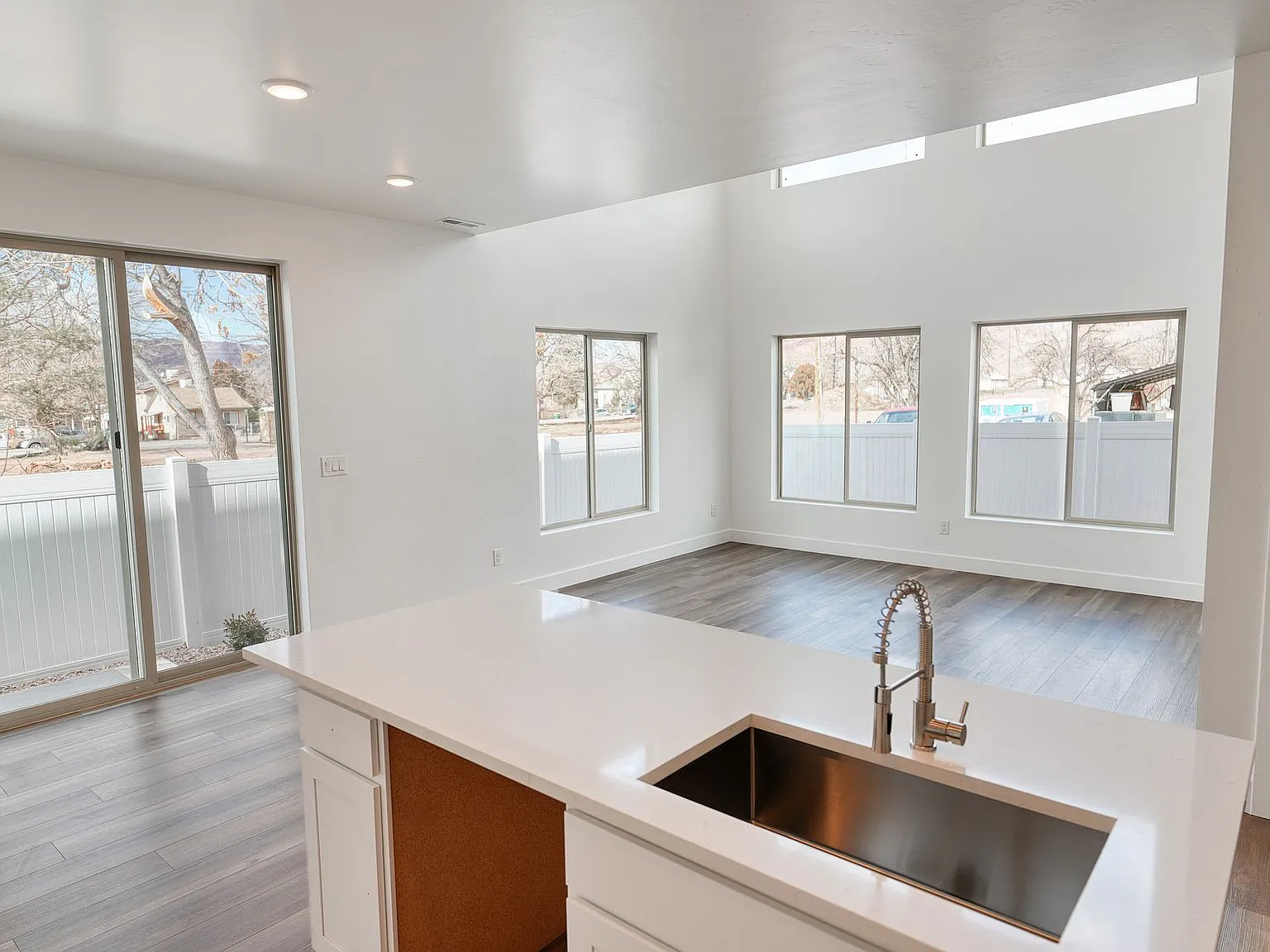 3 bed, 1580 sqft, $2,650 — Photo 3