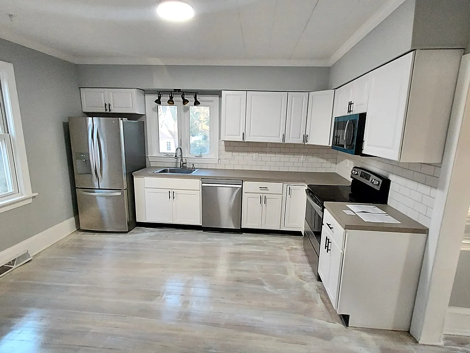 4 bed, 1672 sqft, $3,150 — Photo 3