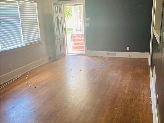 3rd image of 419 Briarwood Dr