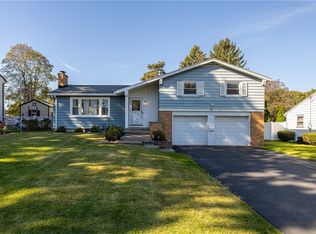 35 Shadowbrook Dr, Rochester, NY 14616