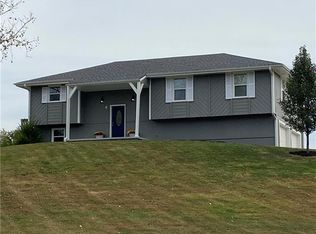 6 SE Terrace Ln, Saint Joseph, MO 64507