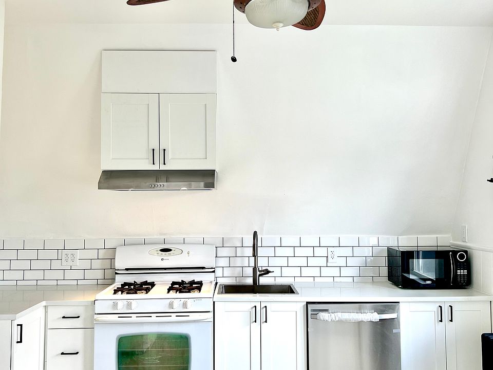 1st image of 427 Centre St #3