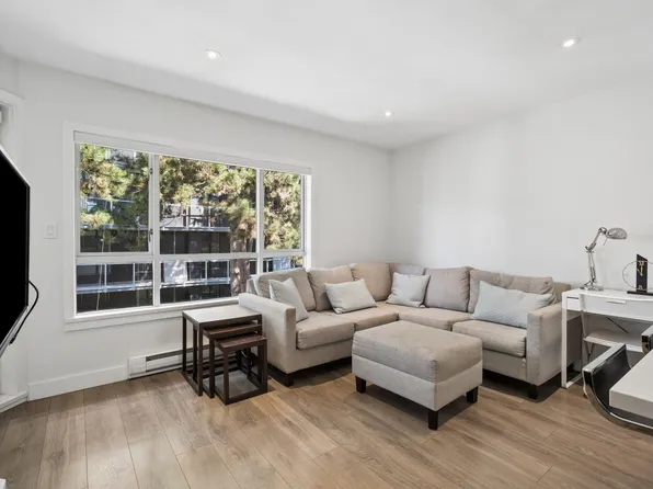 555 W 14th Ave #302, Vancouver, BC V5Z 4G8