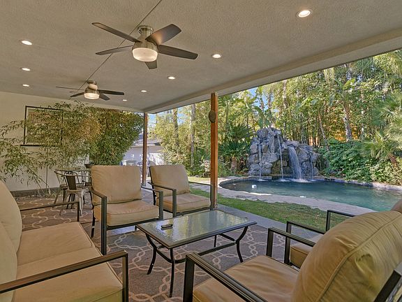 Large patio that comfortably seats more than 10 adults