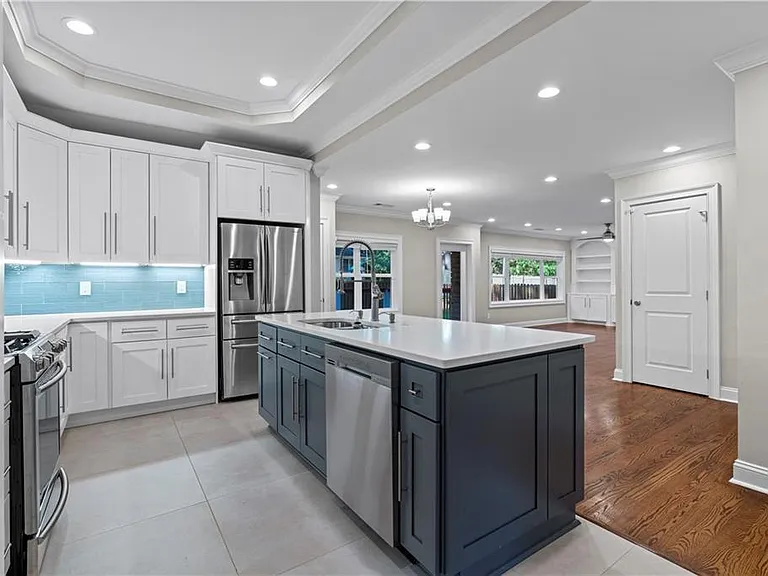 1841 Gainsborough Dr — Photo 3