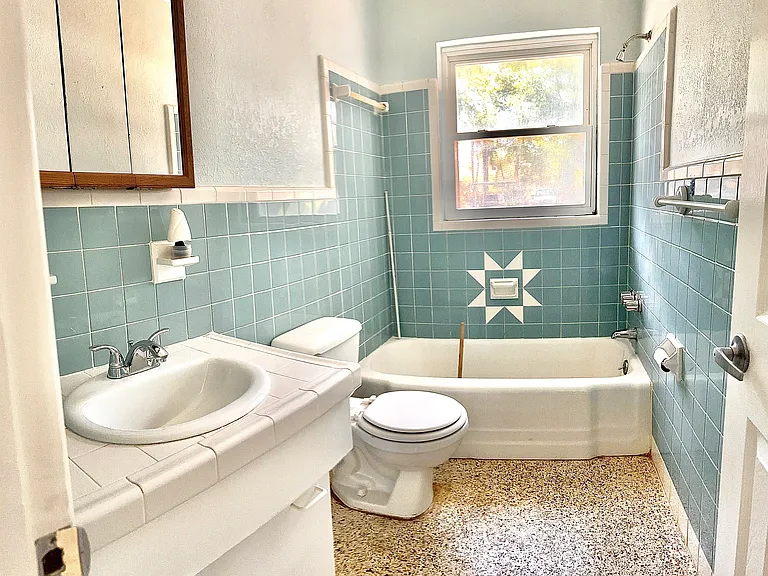 812 Bayou Ave #B — Photo 4