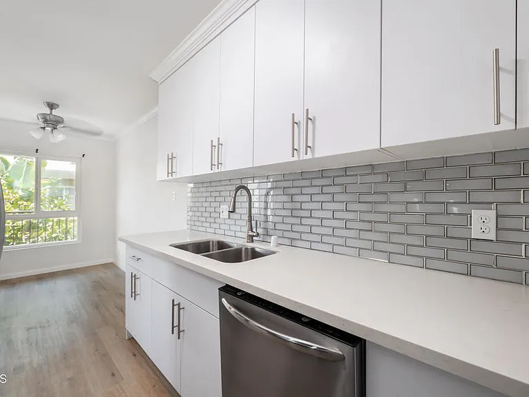 1736 N Normandie Ave #6 — Photo 10