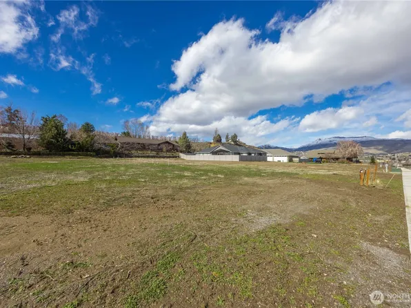 1804 North Road, Wenatchee, WA 98801