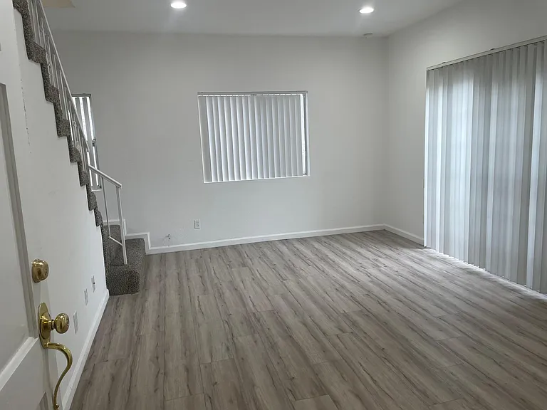 11258 Morrison St #101 — Photo 2