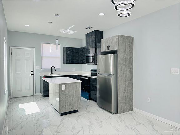 3rd image of 1018 N Clarence Ave #1