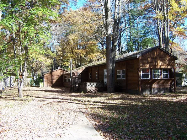 215 Mink Dr, Roscommon, MI 48653