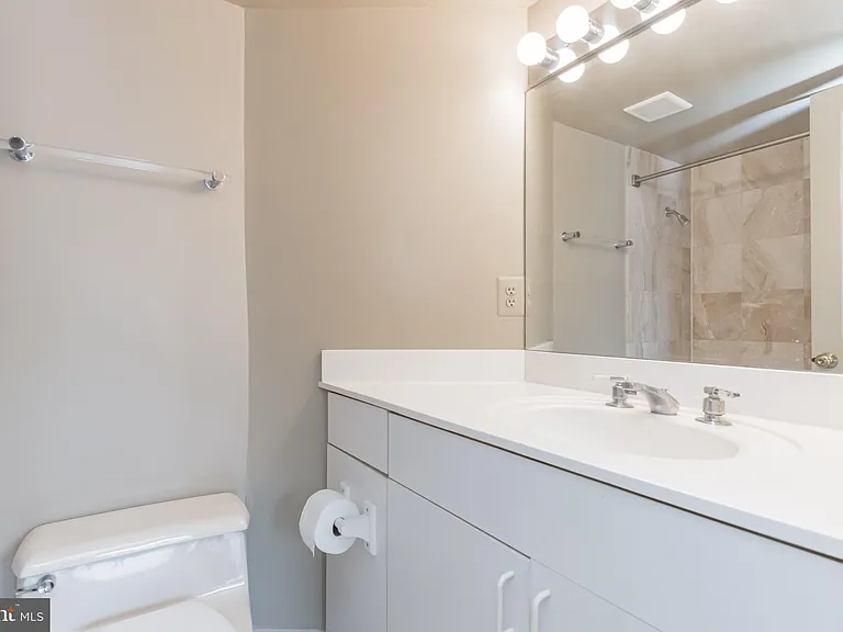 601 Pennsylvania Ave NW #805 — Photo 15