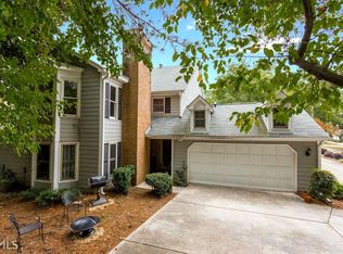 121 Great Oaks Ln, Roswell, GA 30075