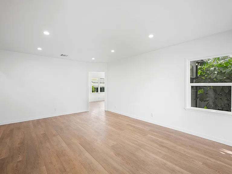 314 W Cedar Ave — Photo 6