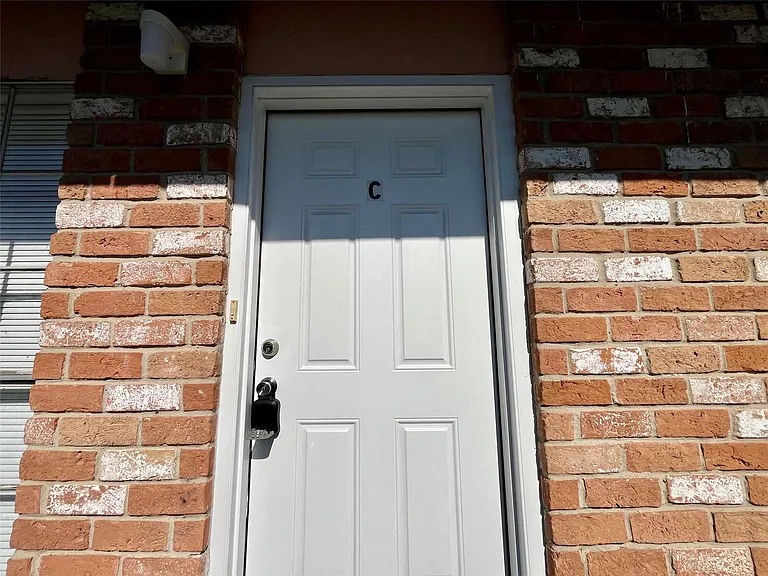 1042 W Village Ct #C — Photo 6