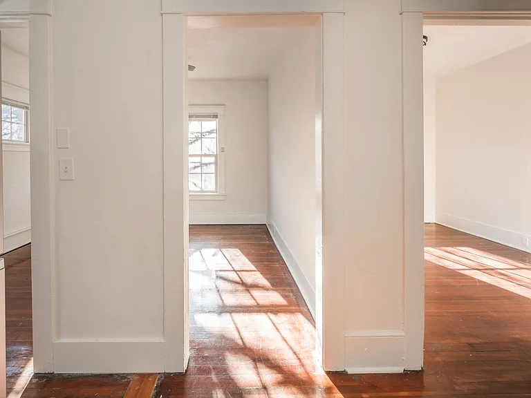 Midtown West Apartments — Photo 12