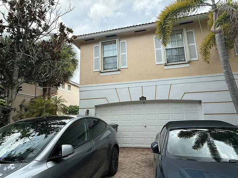 9114 Villa Palma Ln — Photo 15