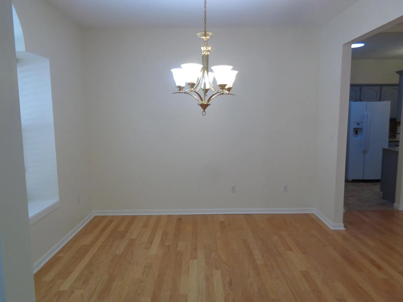 3 bed, 2.0 bath, 1830 sqft, $1,995 — Photo 4