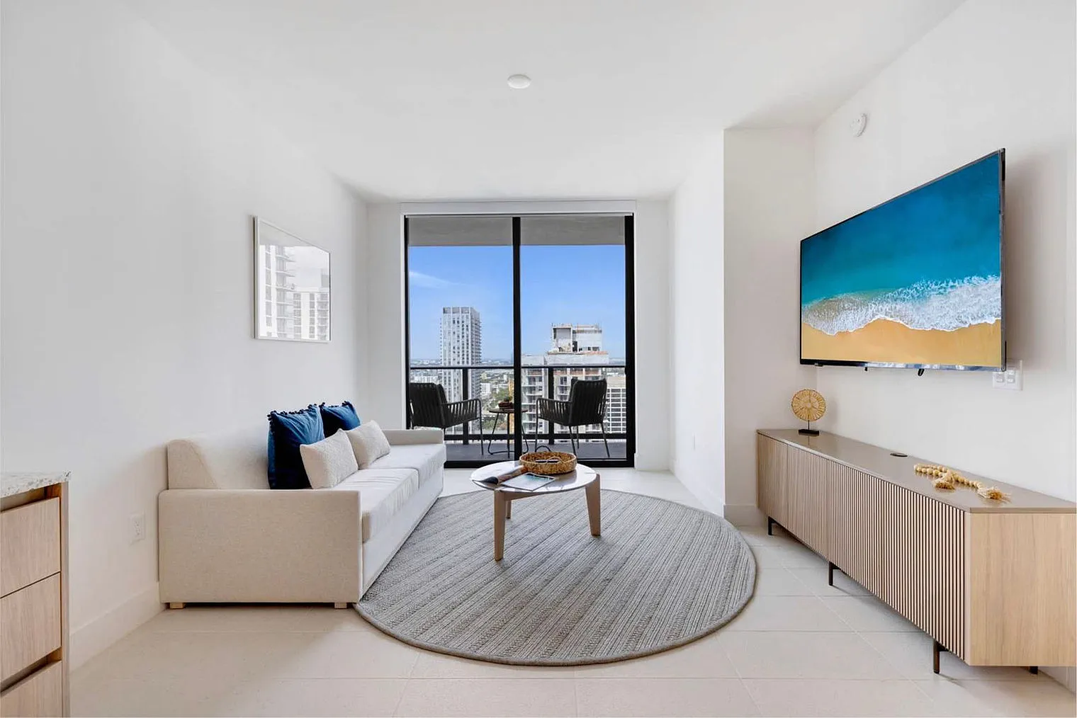 1 bed, 1.0 bath, 645 sqft, $3,581 — Photo 1