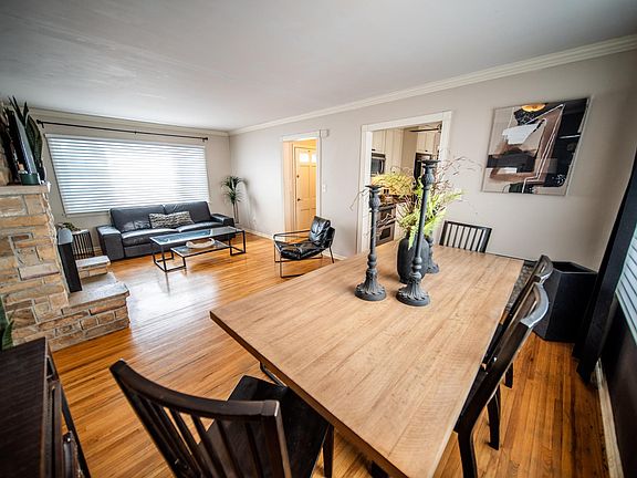 3rd image of 1003 10th St NE