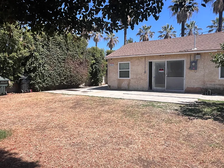 915 E Wingate St — Photo 26