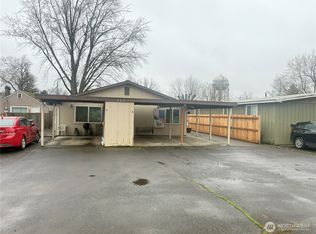 404 SE 3rd St, College Place, WA 99324