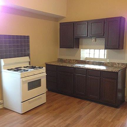 5th image of 1035 N Washtenaw Ave #2R