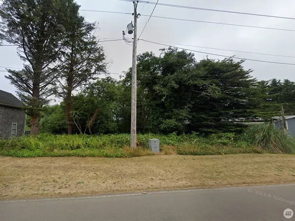 805 Lake Street SE, Ilwaco, WA 98624