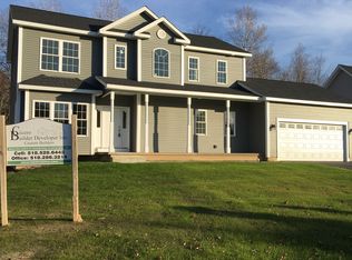 9 Rotterdam Dr, Glenmont, NY 12077