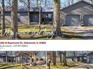 203 Raymond Dr, Mahomet, IL 61853