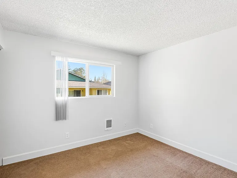 Timber Ridge Apartments — Photo 10
