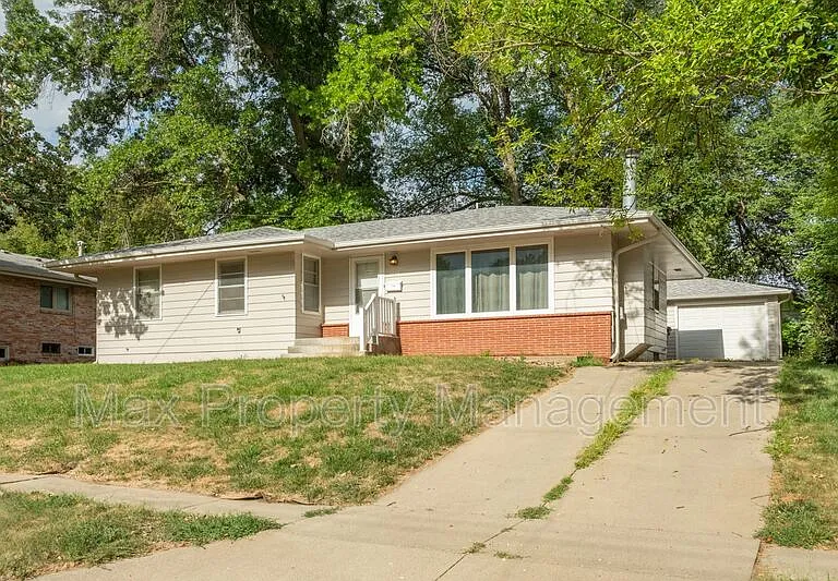 3934 Oakshire Rd — Photo 1
