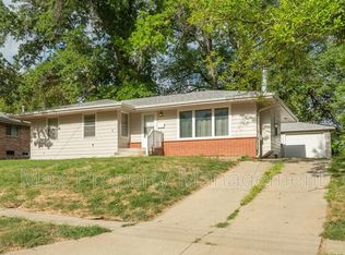 3934 Oakshire Rd, Des Moines, IA 50310