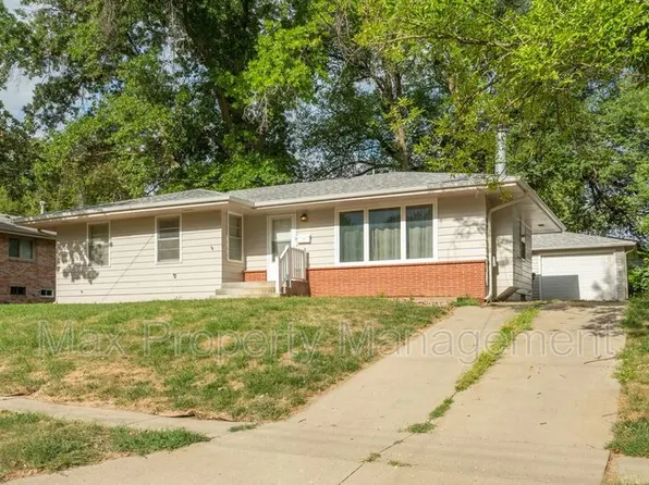 3934 Oakshire Rd, Des Moines, IA 50310