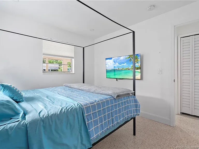 30 SW Hideaway Pl — Photo 15