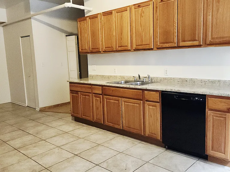 6810 S Crandon Ave #G — Photo 2