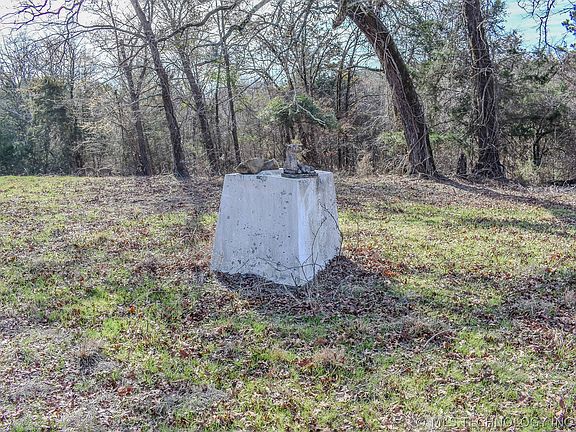 5th image of 32 E 2030th Rd