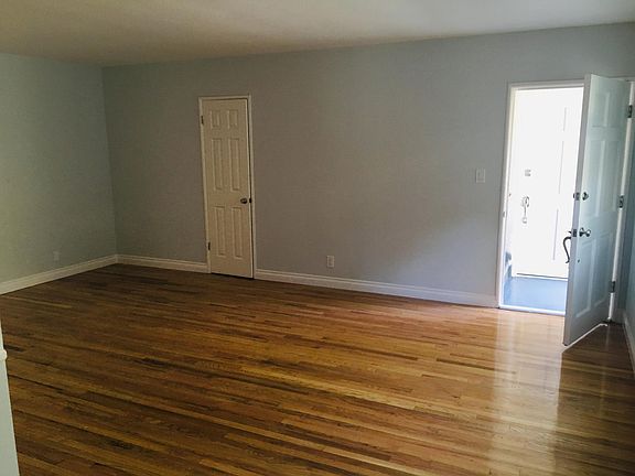 4th image of 532 N Croft Ave