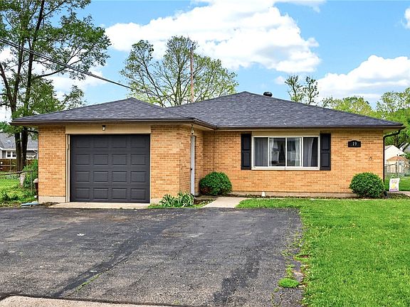 3rd image of 19 Gloria Ave