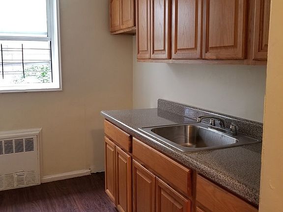 4th image of 1730 E 14th St APT 1N