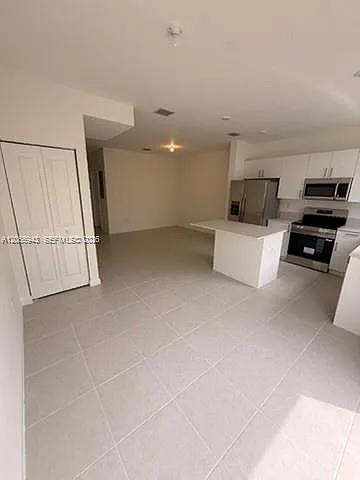 3 bed, $2,580 — Photo 4