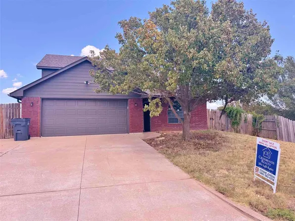 412 SE Lancelot Ln, Lawton, OK 73501