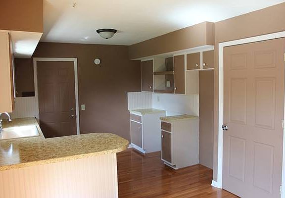 5th image of 807 Beverly Dr