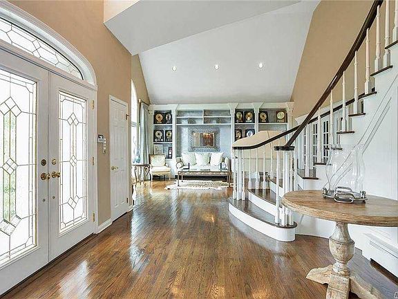 5th image of 33 Mary Ct