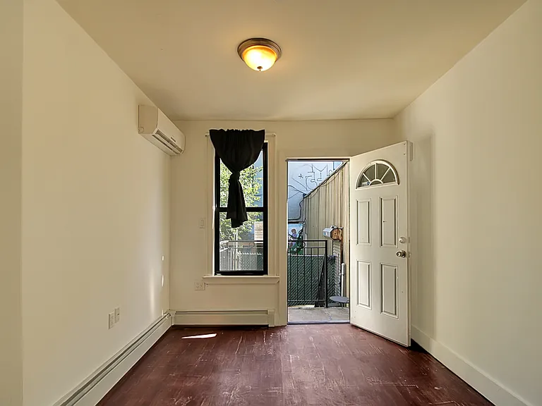 952 Madison St #4 — Photo 8