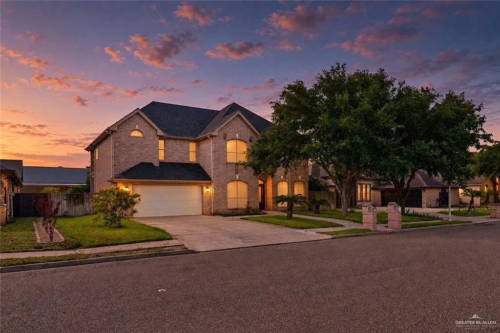 4 bed, 3.0 bath, 2700 sqft, $2,450 — Photo 1