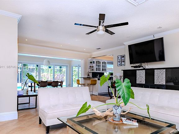 4th image of 1529 Bayview Dr
