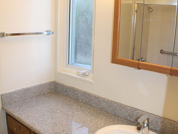 3rd image of 902 Peninsula Ave APT 202